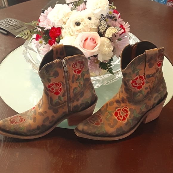 Leather cowgirl boots - Picture 1 of 6